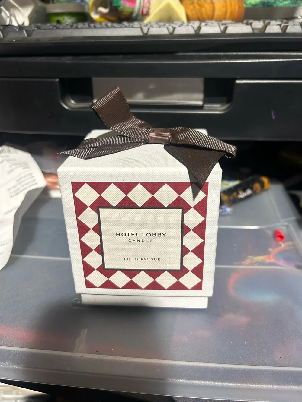 Hotel Lobby Candle - Fifth Avenue (White & Burgundy)